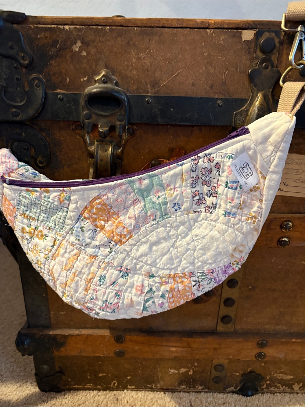 Vintage Quilted Patchwork Crescent Crossbody Bag - White & Pastel